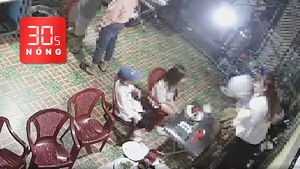 Bản tin 30s Nóng: Camera hé lộ phản ứng của khách trong vụ chủ quán cơm gà văng tục ở Hội An