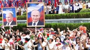 Video người dân Triều Tiên chào đón Tổng thống Nga Vladimir Putin