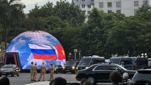 Trực tiếp: Đoàn xe hộ tống Tổng thống Putin chuẩn bị rời Hà Nội, kết thúc chuyến thăm Việt Nam