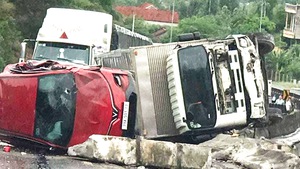 Tai nạn liên hoàn trên đèo, quốc lộ 1 qua Phú Yên ùn ứ nhiều giờ