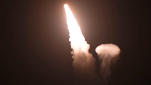 Video Mỹ phóng thử 2 tên lửa đạn đạo xuyên lục địa bay xa 6.700km