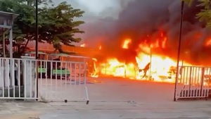 21 xe điện du lịch cháy rụi khi đang đậu trong bãi tại Hội An
