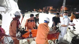 Cứu thủy thủ quốc tịch Trung Quốc bị đứt lìa ngón tay trên biển gần Nha Trang