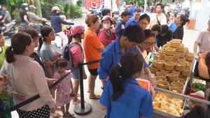 Góc nhìn trưa nay | Ăn tô mì gõ, trả một nụ cười