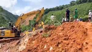 Hai vợ chồng tử vong do sạt lở đất ở Yên Bái, ba đứa con di dời trước nên an toàn