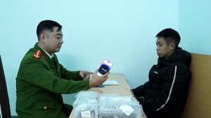 Nhân viên giao hàng trộm 32 chiếc iPhone 14 trị giá khoảng 400 triệu đồng