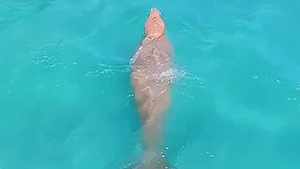 Video dugong bơi ven bờ biển ở Côn Đảo