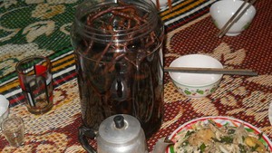 Rượu ba kích - món quà vùng cao
