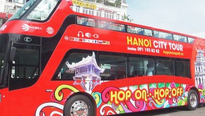 Tuyến buýt mui trần đầu tiên ở Hà Nội chính thức hoạt động