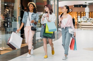 Gần một nửa gen Z phụ thuộc tài chính vào bố mẹ, gia đình