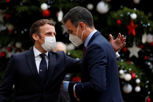 Nhiều lãnh đạo châu Âu tự cách ly do đã tiếp xúc Tổng thống Pháp