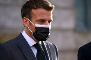 Pháp kêu gọi Anh, Mỹ hỗ trợ vắc xin COVID-19 cho nước nghèo