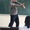 Thầy giáo ngoại quốc vừa nhảy vừa "múa quạt" trong lớp học