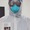 Nhân viên y tế đeo hình cười, để bệnh nhân Covid-19 thoải mái