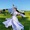 Cô gái đóng giả Hàm Hương múa trên đồng cỏ xanh bị bò rượt