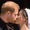 Hoàng tử Harry và Meghan Markle hôn nhau trước nhà nguyện St George