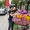 Tranh cãi chuyện xử lý người bán hoa dạo trên phố