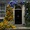 Phủ thủ tướng Anh dựng cổng hoa hướng dương để ủng hộ Ukraine