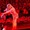 Taylor Swift được khen khi dừng cả live show để bênh vực một fan nữ