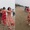 Người phụ nữ bị đồng nghiệp troll nhảy một mình trên bãi biển