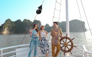 Hồ Ngọc Hà đưa Cindy Bishop ngắm Vịnh Hạ Long bằng thuỷ phi cơ