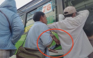 Vạch trần thủ đoạn của băng nhóm dàn cảnh móc túi hành khách đi xe buýt