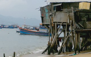 Khu nhà chồ trên biển Nha Trang trước nỗi lo mùa mưa bão