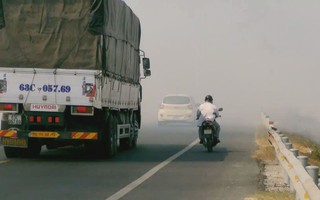 Đốt rơm rạ gây khói mù mịt nhiều tuyến Quốc lộ