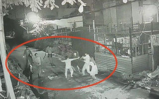 Truy tìm nhóm người đập nhà dân, chém người nhập viện