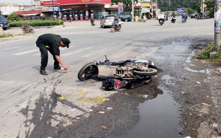 Tông đuôi xe tải, 2 vợ chồng nguy kịch