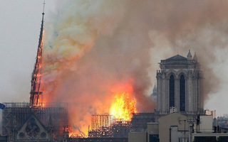 Toàn cảnh vụ cháy Nhà thờ Đức Bà Paris