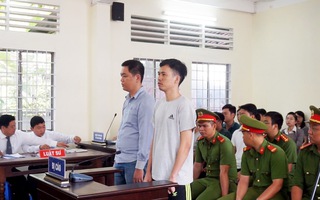 Tạm hoãn phiên tòa xét xử 2 cán bộ công an đánh chết người