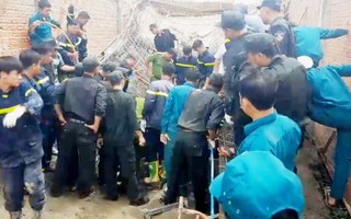 Sập giàn giáo đổ trần bê tông, 2 người thương vong
