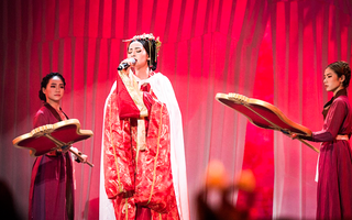 Chi Pu lần đầu nhận giải thưởng với vai trò ca sĩ