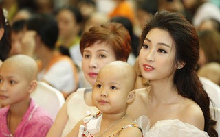 Giải trí 24h: Hoa hậu Đỗ Mỹ Linh đăng ký hiến tạng