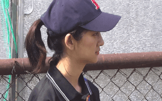 Video: Gặp lại nữ thực tập sinh xinh đẹp dẫn đoàn cho U23 Việt Nam