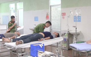 Video: Ăn ốc lạ 1 người chết, 7 người đang cấp cứu