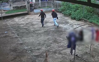 Video: Bốn thanh niên cầm dao đột nhập nhà dân trộm hai chiếc quần jean