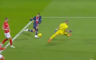 Video: Xem lại bàn thắng của Mbappe rê bóng qua thủ môn bằng pha giả sút