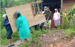Video: Khẩn cấp di dời hàng ngàn hộ dân ra khỏi vùng sạt lở tại Quảng Nam