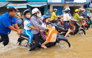 Video: Triều cường vẫn ngập nặng ở Cần Thơ, Vĩnh Long