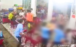 Video: Dùng kéo đâm chết người trong quán nhậu