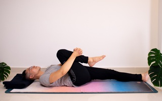 Bài yoga giúp ngủ ngon và trẻ hoá cơ thể