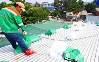 Video nóng: Người dân đổ xô 'bơm nước lên mái nhà' phòng chống bão số 9