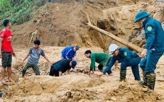 Vụ lở núi làm 11 người mất tích ở Phước Sơn: Đã tìm thấy 5 thi thể, giao thông vào cứu hộ bị chia cắt
