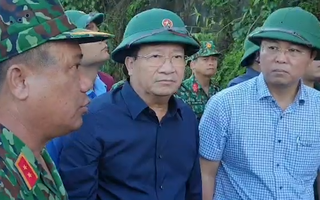 Phó Thủ tướng Trịnh Đình Dũng: Phải tìm kiếm những người mất tích, cứu những người còn sống sót