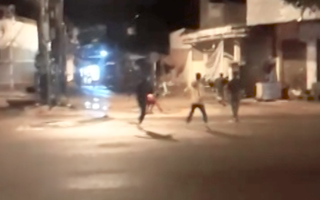 Video: Bắt 21 thanh niên hỗn chiến trong đêm vì mâu thuẫn trên Facebook