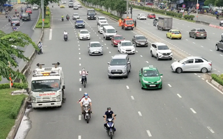Video: Nhiều người bỡ ngỡ trong ngày đầu cấm xe qua cầu vượt Nguyễn Hữu Cảnh