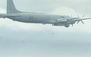 Video: Khoảnh khắc máy bay chống ngầm IL-38 ném bom, rải ngư lôi trên Thái Bình Dương