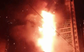 Video: Tòa chung cư thương mại 33 tầng cháy lớn trong đêm